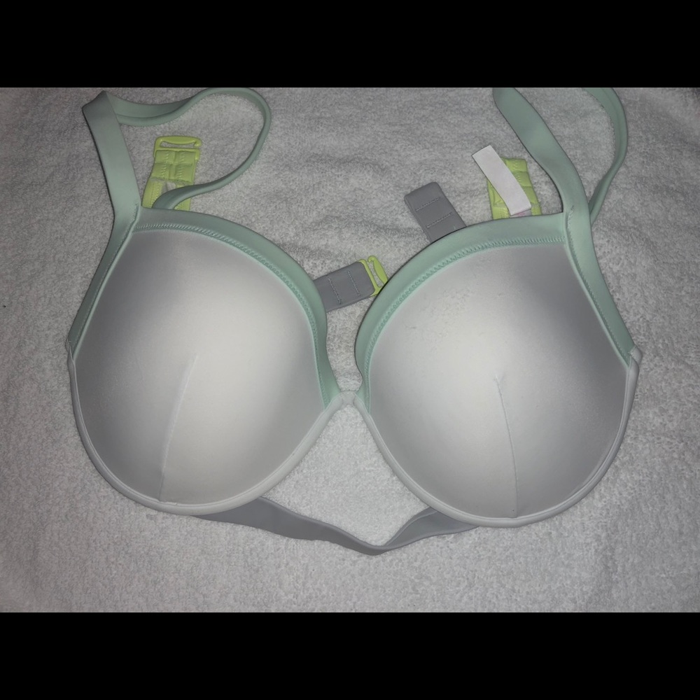 Victoria’s Secret swim top 34DD